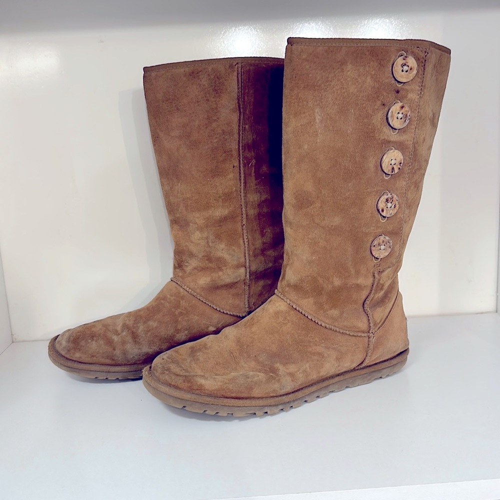UGG Lo Pro Button Boot | Camel Brown